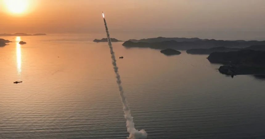 Teste-do-missil-balistico-tatico-de-curto-alcance-terra-terra-hwasong-11la-em-local-nao-revelado-nawebp - Podp Bahia