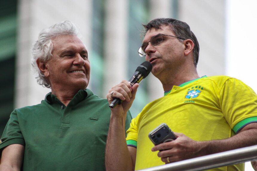 Nome-de-peso-da-direita-cobra-flavio-bolsonaro-sob0138938300202605192301jpg - Podp Bahia
