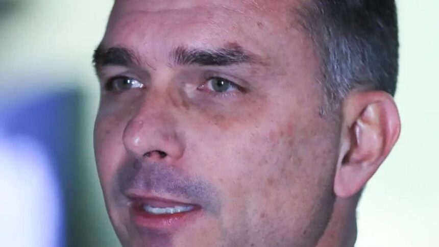 Urgente-flavio-bolsonaro-visitou-daniel-vorcaro-apos-primeira-prisao_widelg_widexljpg - Podp Bahia