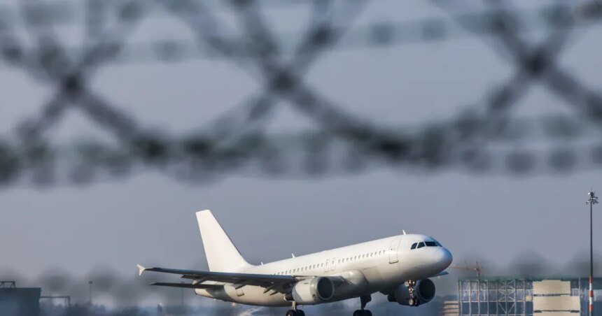 Aviao-de-repatriacao-da-francajpg - Podp Bahia