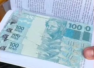 Homem-e-preso-ao-retirar-pacote-com-notas-falsas-n0139338300202606262247png - Podp Bahia