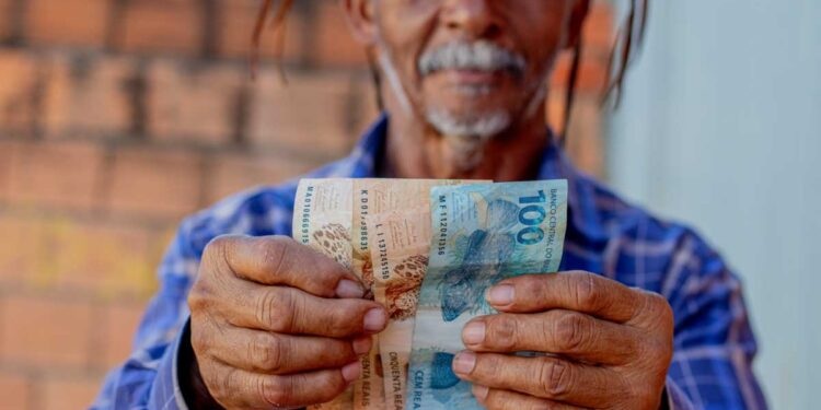 Idosos-e-aposentados-ganharao-salario-extra-vindo-0139309300202606241728jpg - Podp Bahia