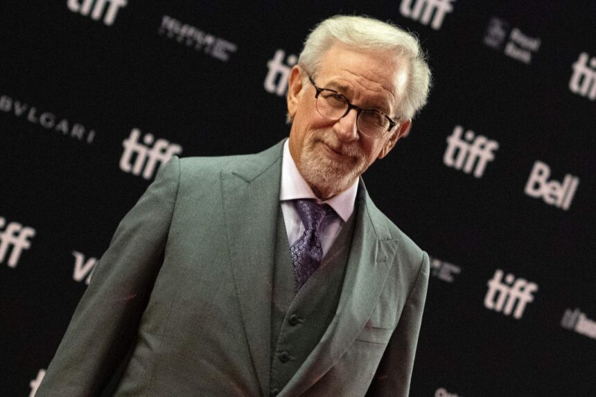 Spielberg-surpreende-ao-comentar-misterio-do-et-de0139067400202606011542jpg - Podp Bahia