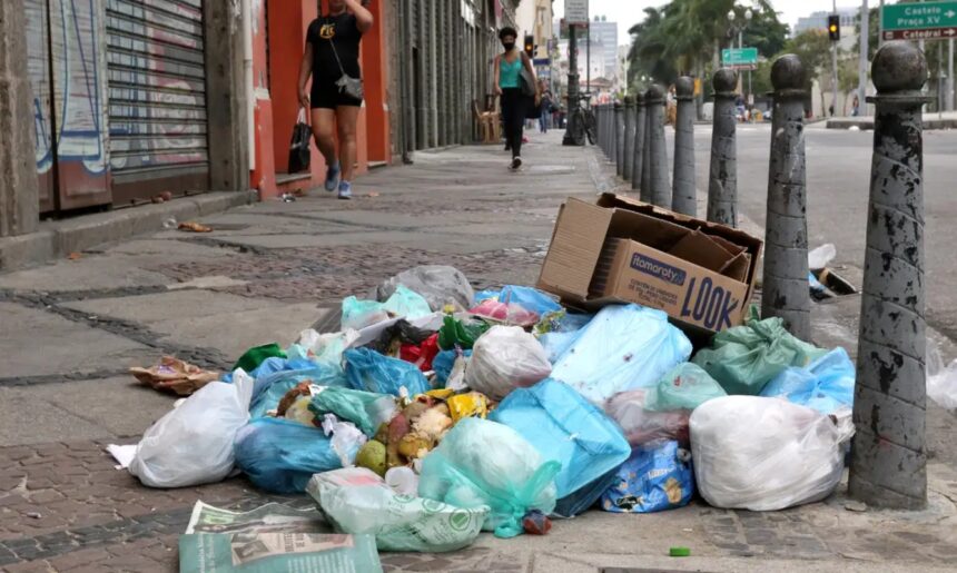 Vai-doer-no-bolso-jogar-lixo-na-rua-pode-render-mu0138693900202604251550jpg - Podp Bahia