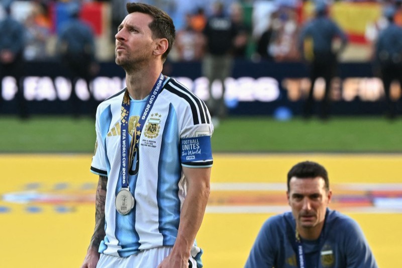 Scaloni-vai-as-lagrimas-e-evita-falar-sobre-futuro0139581500202607192121jpg - Podp Bahia