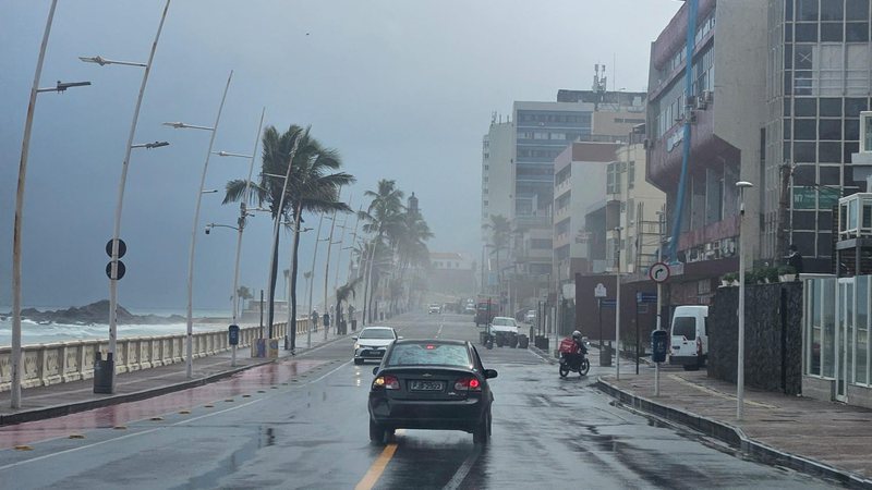 Defesa-civil-faz-alerta-para-esta-segunda-apos-chuva-forte-atingir-salvador-no-fim-de-semana_widelgjpeg - Podp Bahia